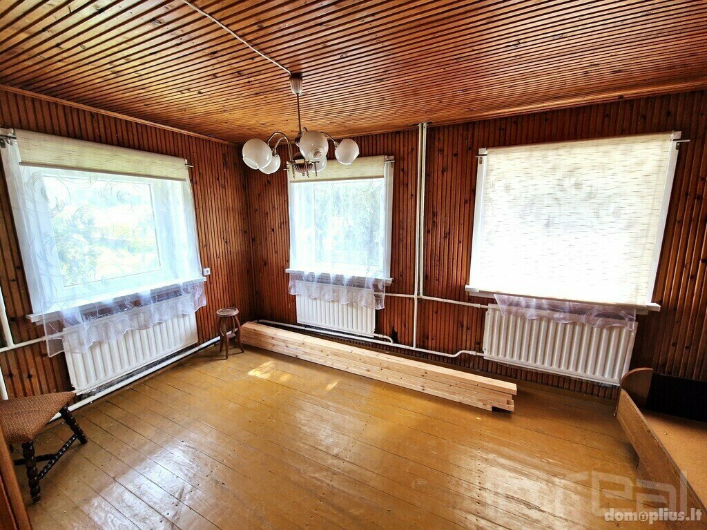 Parduodamas sublokuotas namas Utenos rajono sav., Utenoje, A. Baranausko g.