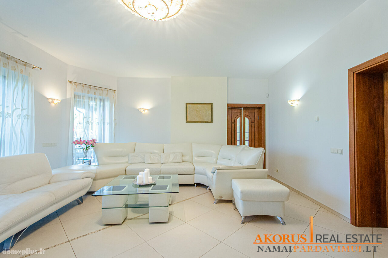 Parduodamas gyvenamasis namas Vilniuje, Santariškėse, M. Bukšos g.