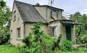 Sodyba Joniškio rajono sav., Plikiškiuose, Senojo Vieškelio g.