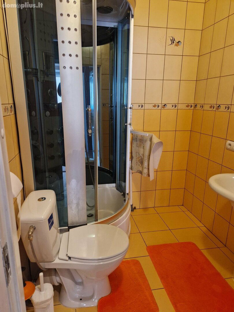 Продаётся часть дома Kelmės rajono sav., Kelmėje, Sporto g.