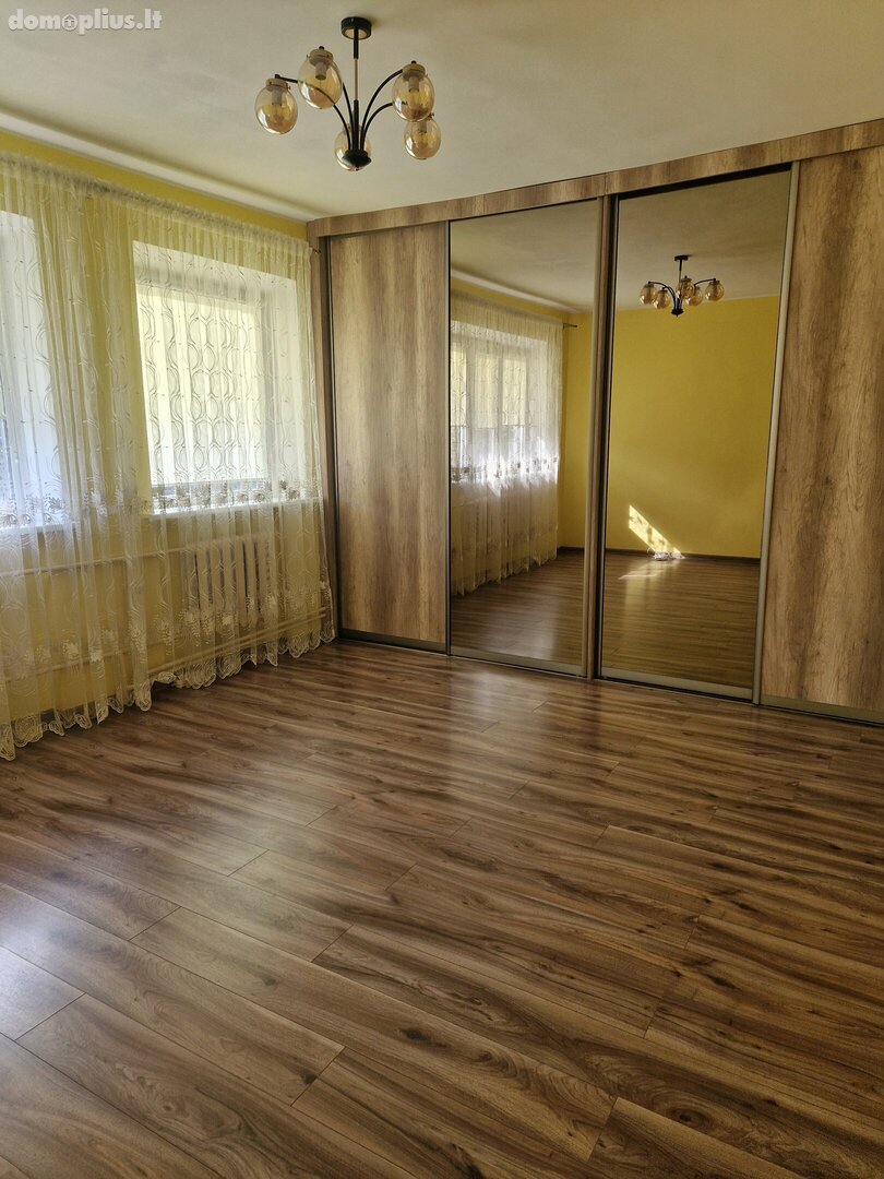 Продаётся часть дома Kelmės rajono sav., Kelmėje, Sporto g.