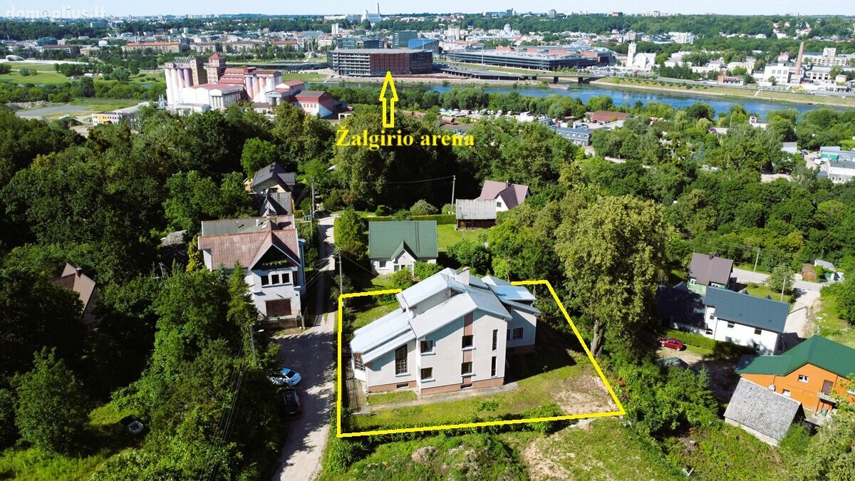 Parduodamas gyvenamasis namas Kaune, Fredoje, Lakūnų pl.