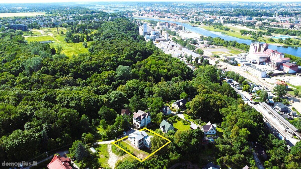 Parduodamas gyvenamasis namas Kaune, Fredoje, Lakūnų pl.